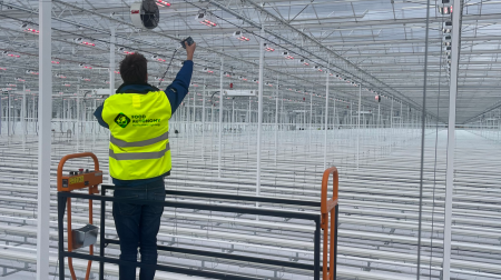 Több mint 10 000 LEDFan üvegházi felső világító lámtest kerül beállításra egy vadonatúj svéd üvegházban